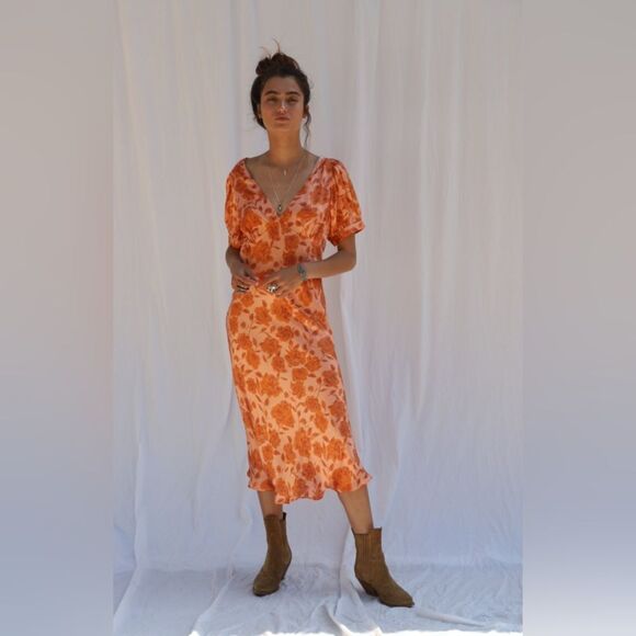 Jen’s Pirate Booty Daisy Circle Dress - Picture 1 of 4